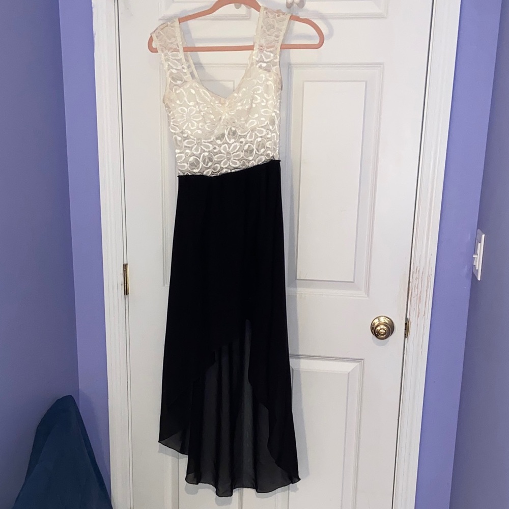 Chic Sleeveless High Low Dress in Black and White